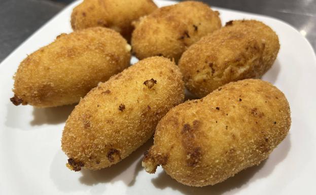 Surtido de croquetas de huevo del Bar Ceyjo. 