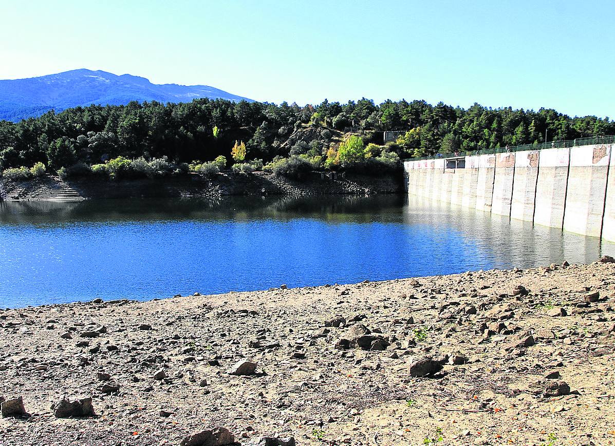 Embalse de Puente Alta, cuya recrecida defiende el Ayuntamiento de Segovia.