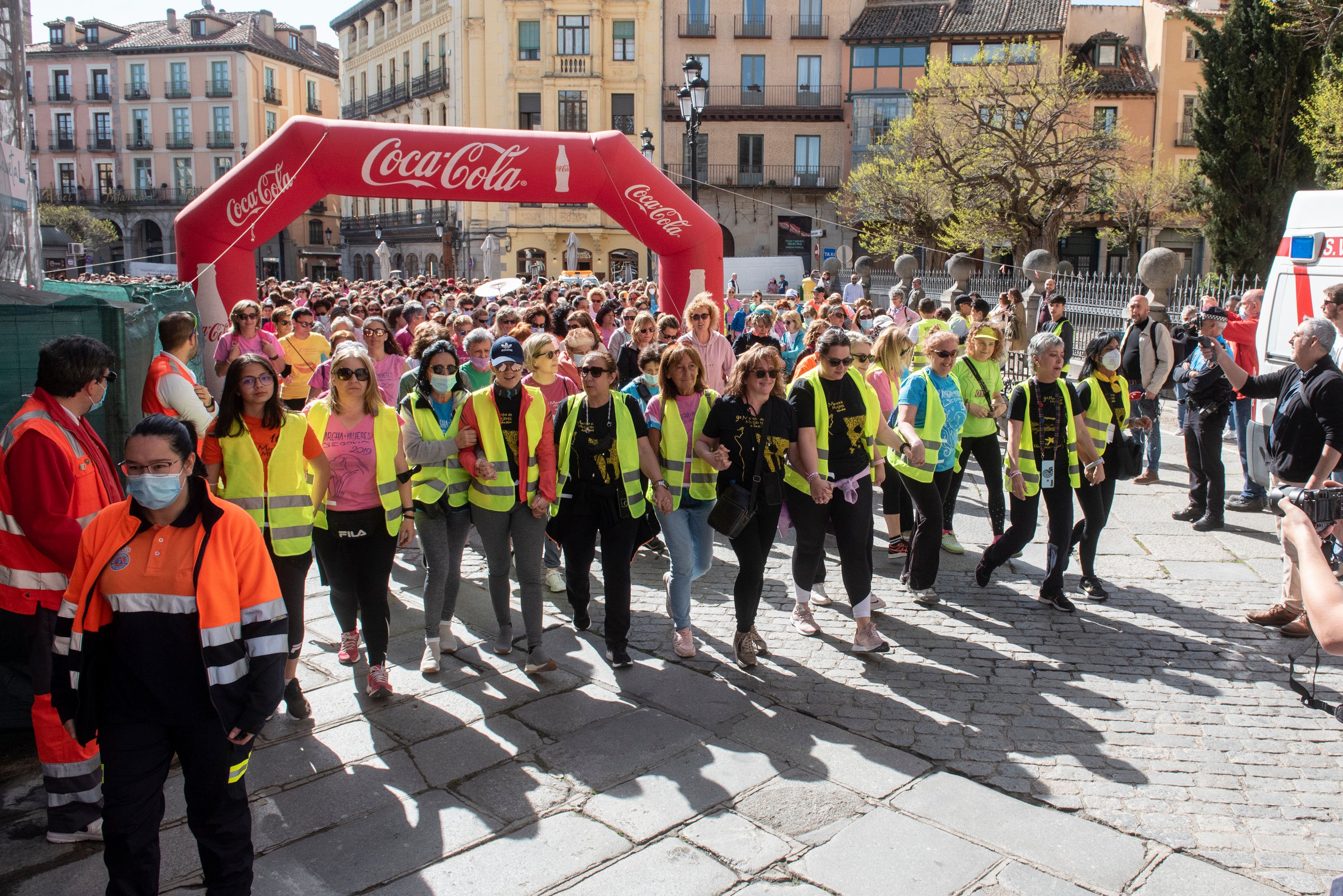 Cientos de mujeres marchan este 1 de mayo por las calles de Segovia.