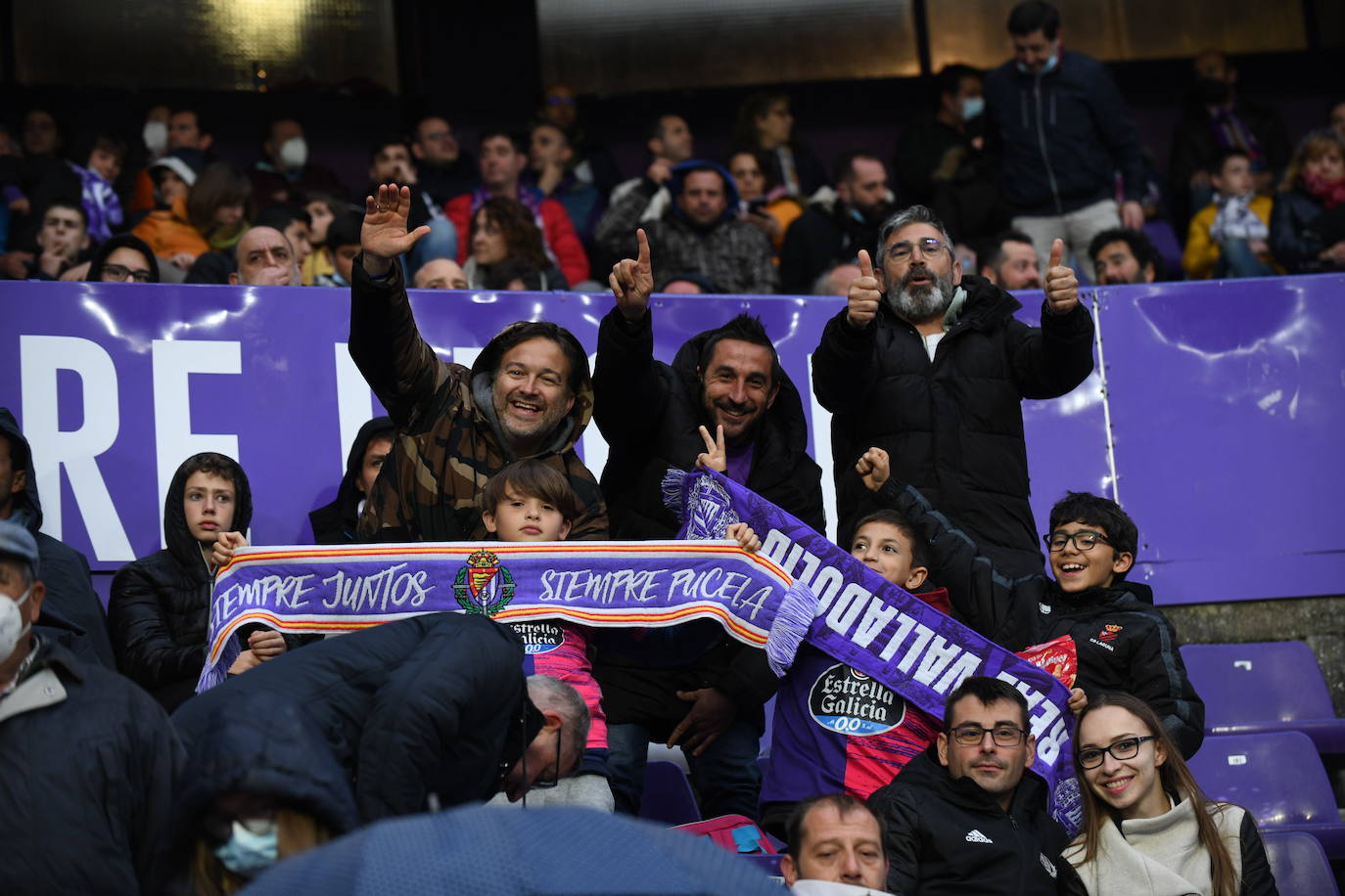 Aficionados en las gradas del Zorrilla durante el encuentro con la Real Sociedad B. 