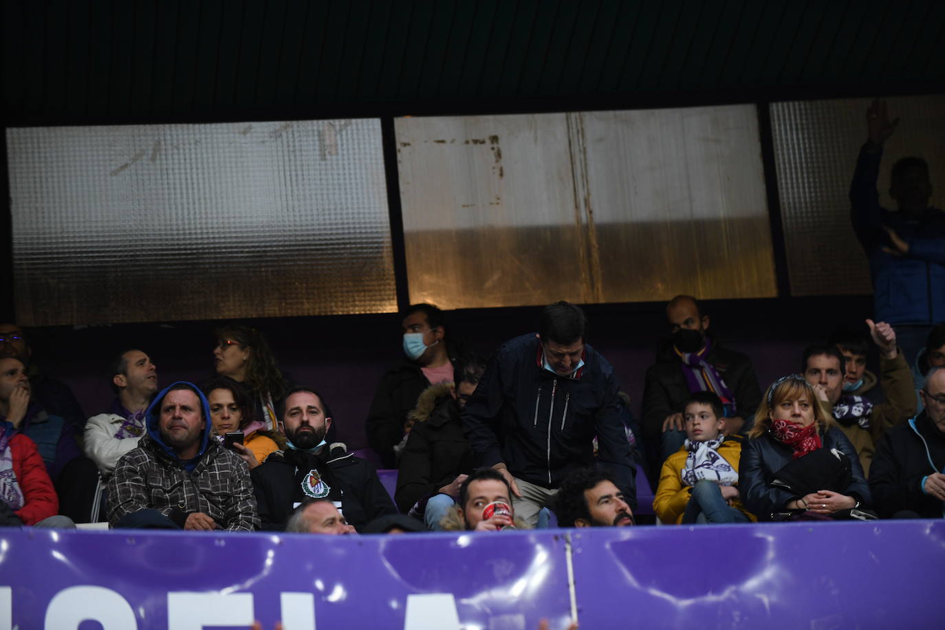 Aficionados en las gradas del Zorrilla durante el encuentro con la Real Sociedad B. 