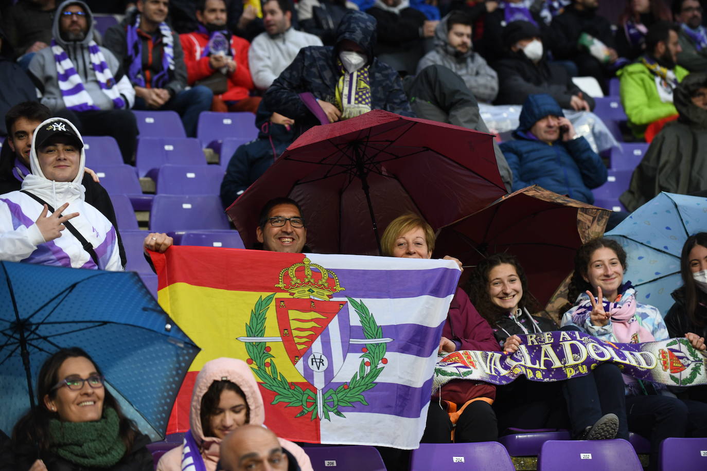 Aficionados en las gradas del Zorrilla durante el encuentro con la Real Sociedad B. 