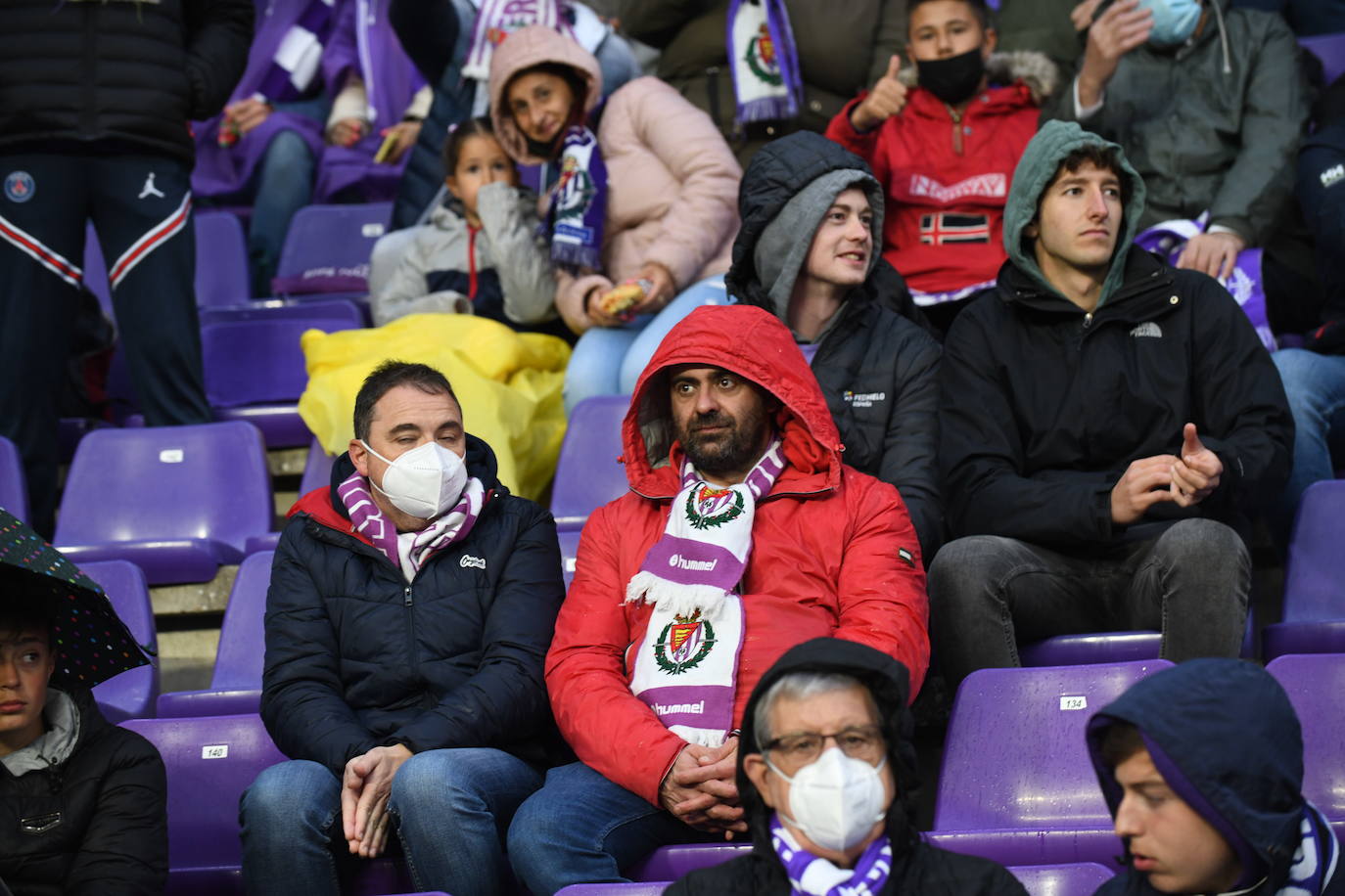 Aficionados en las gradas del Zorrilla durante el encuentro con la Real Sociedad B. 