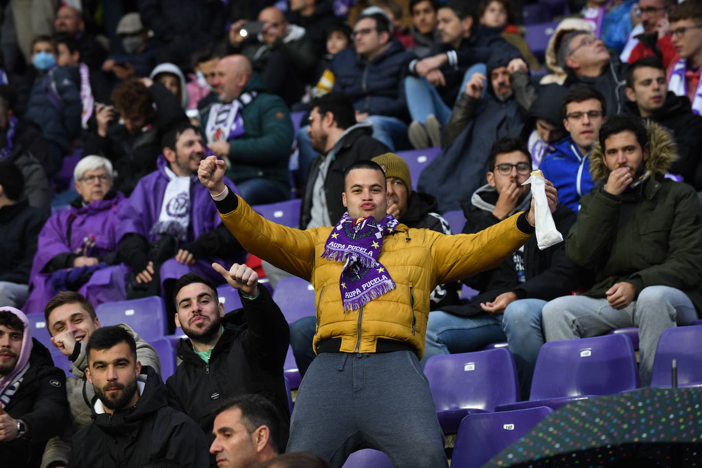 Aficionados en las gradas del Zorrilla durante el encuentro con la Real Sociedad B. 