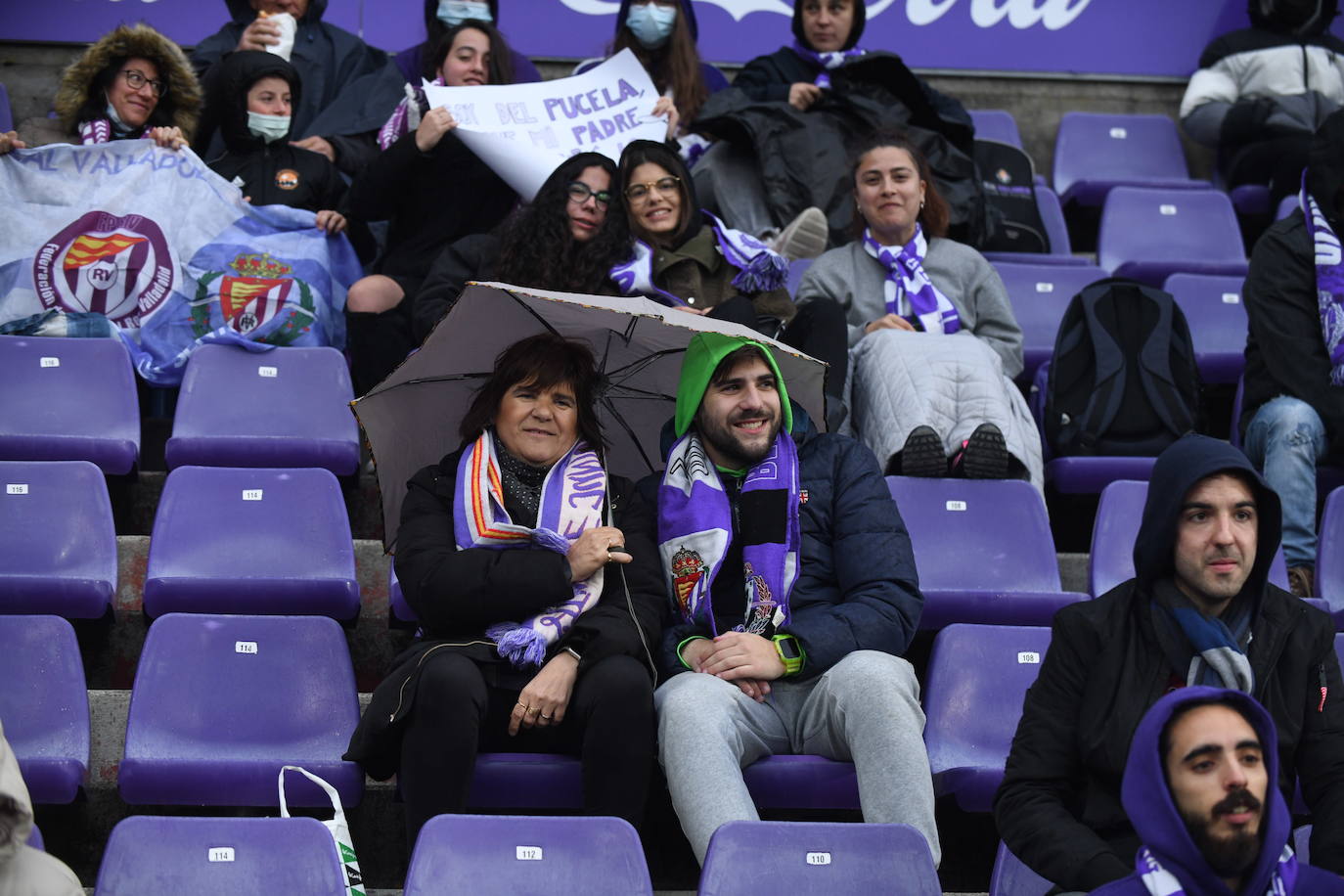 Aficionados en las gradas del Zorrilla durante el encuentro con la Real Sociedad B. 