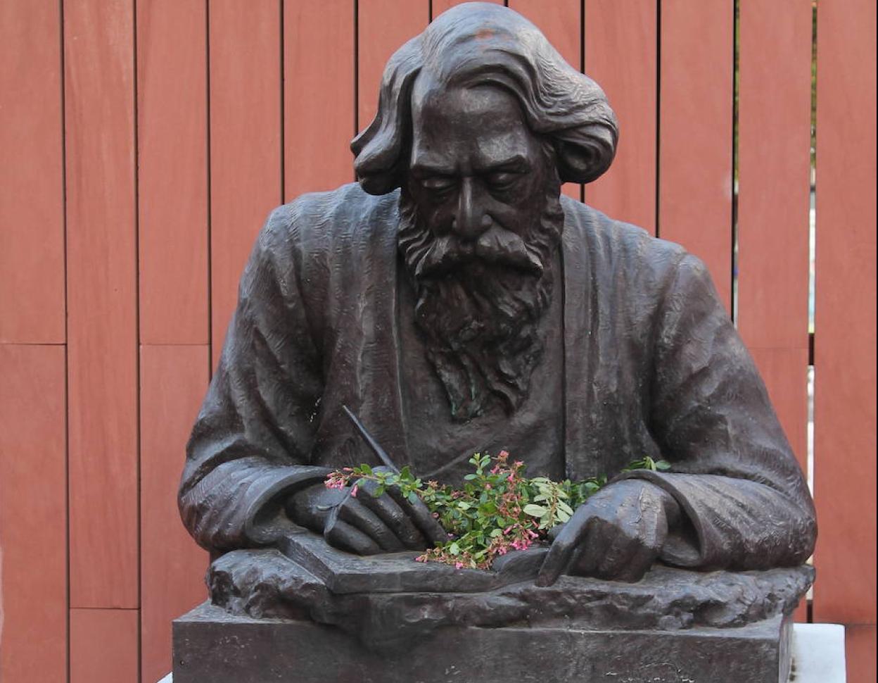 Busto de Tagore ubicado en la Casa de la India de Valladolid. 