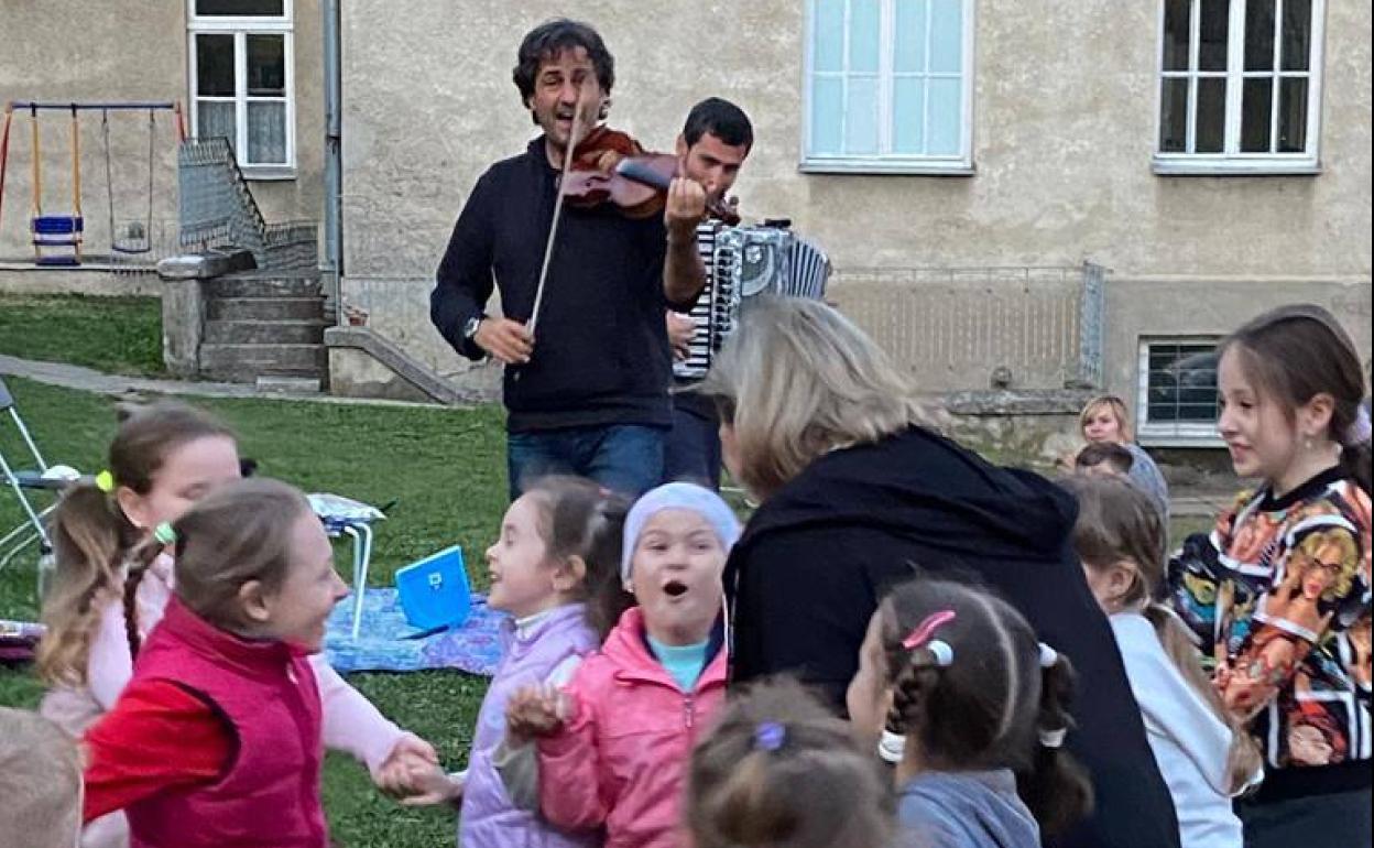 Jorge y Diego, durante su actuación en Tarnów (Polonia). 