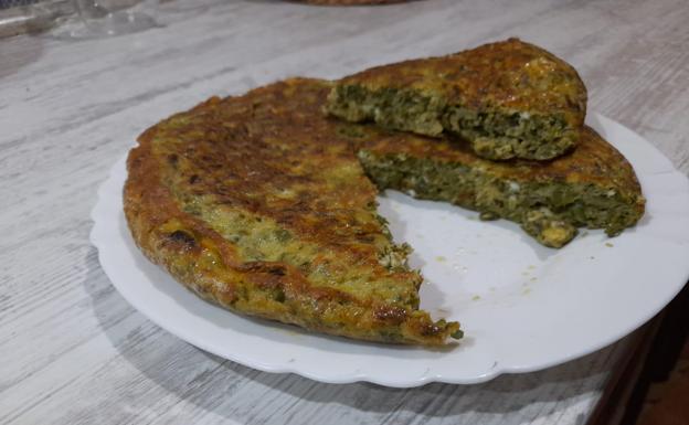 Así se recolectan los espárragos trigueros para elaborar una tortilla