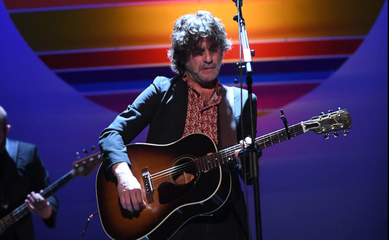 Quique González en un momento de su actuación.