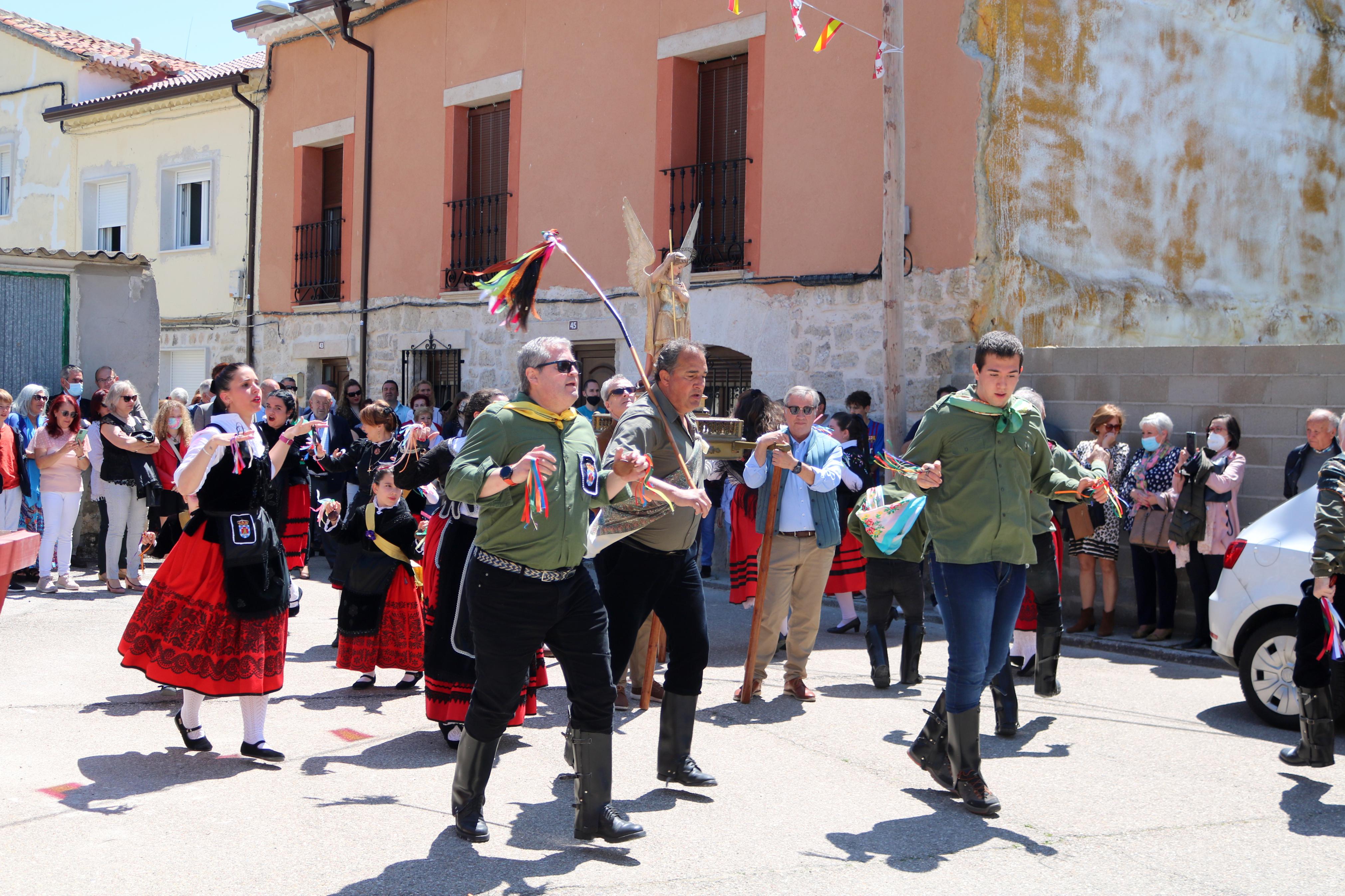 Los hornilleros danzaron en honor a San Miguel Arcángel