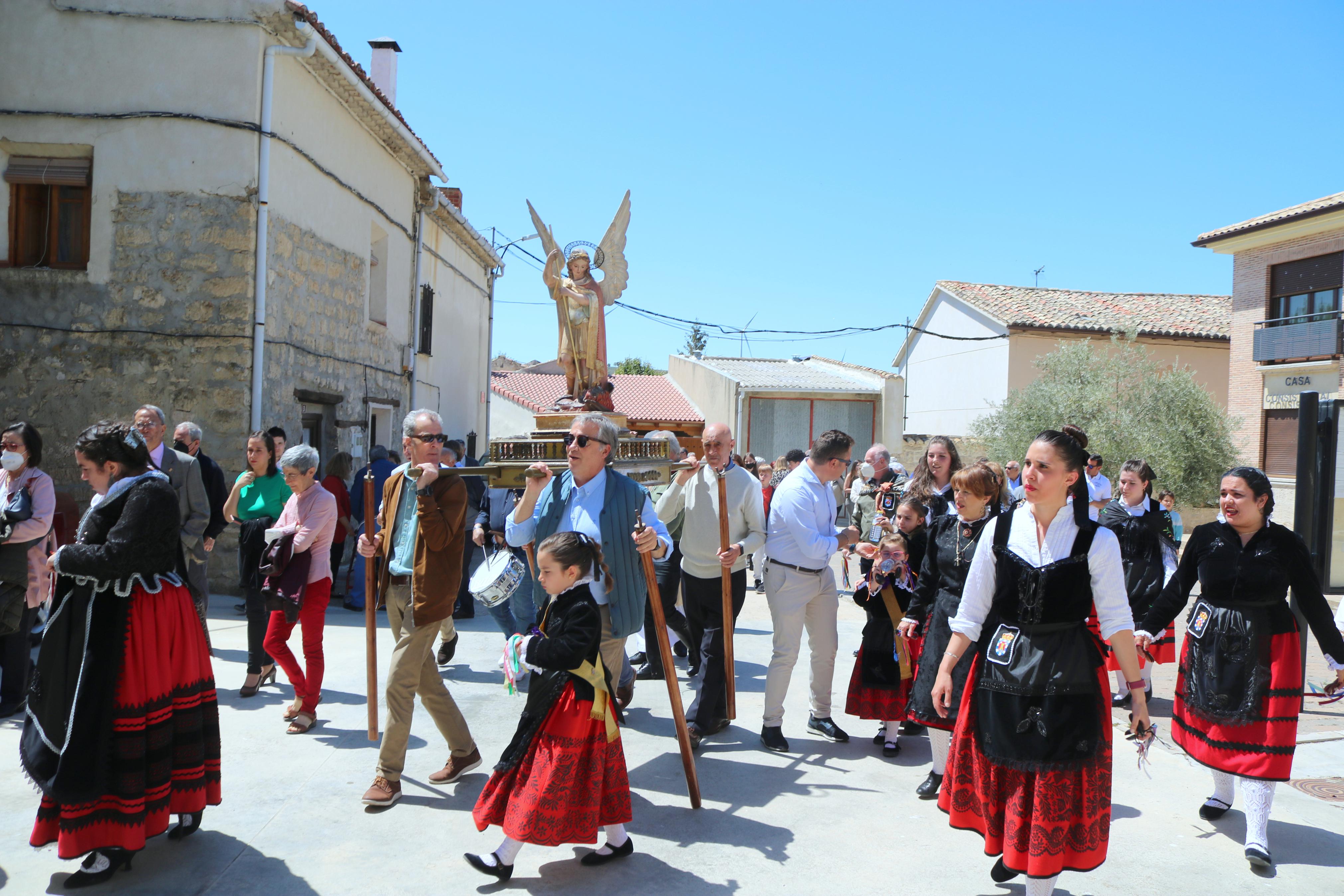 Los hornilleros danzaron en honor a San Miguel Arcángel