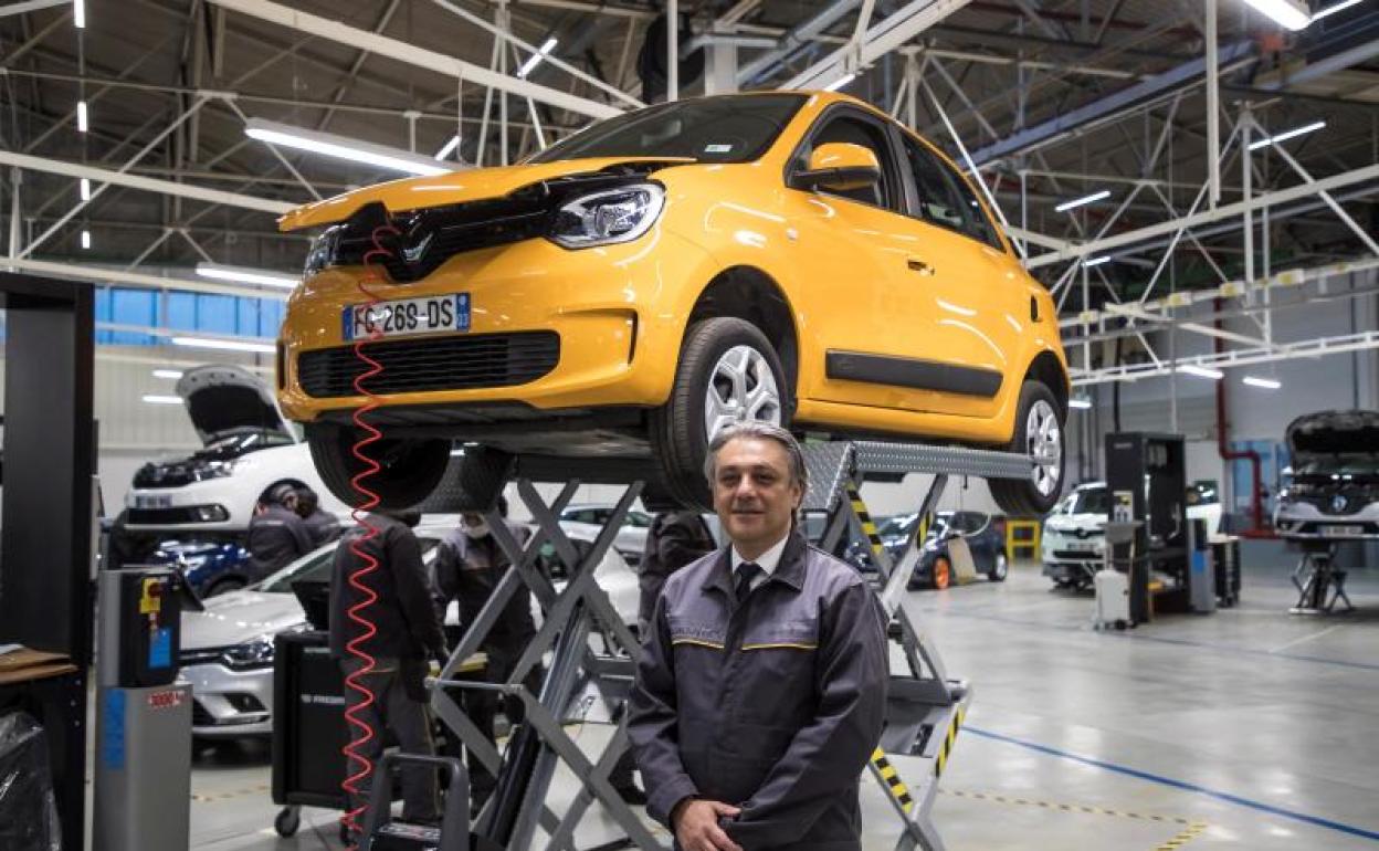 Luca de Meo, en la fábrica de Flins, en Francia, en noviembre del año pasado.