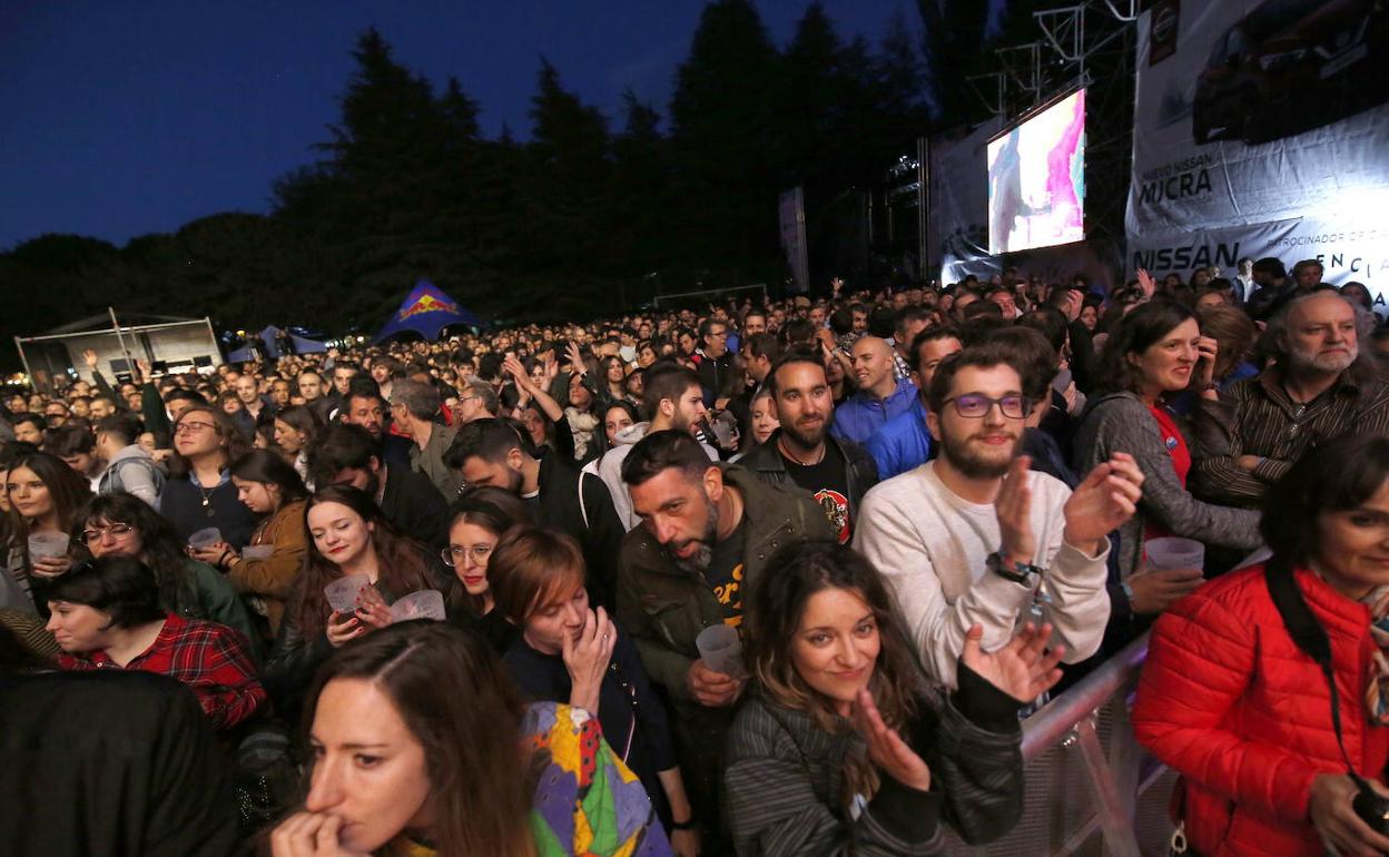 Concierto de Iván Ferreiro en el parque del Sotillo el 7 de junio de 2019. 