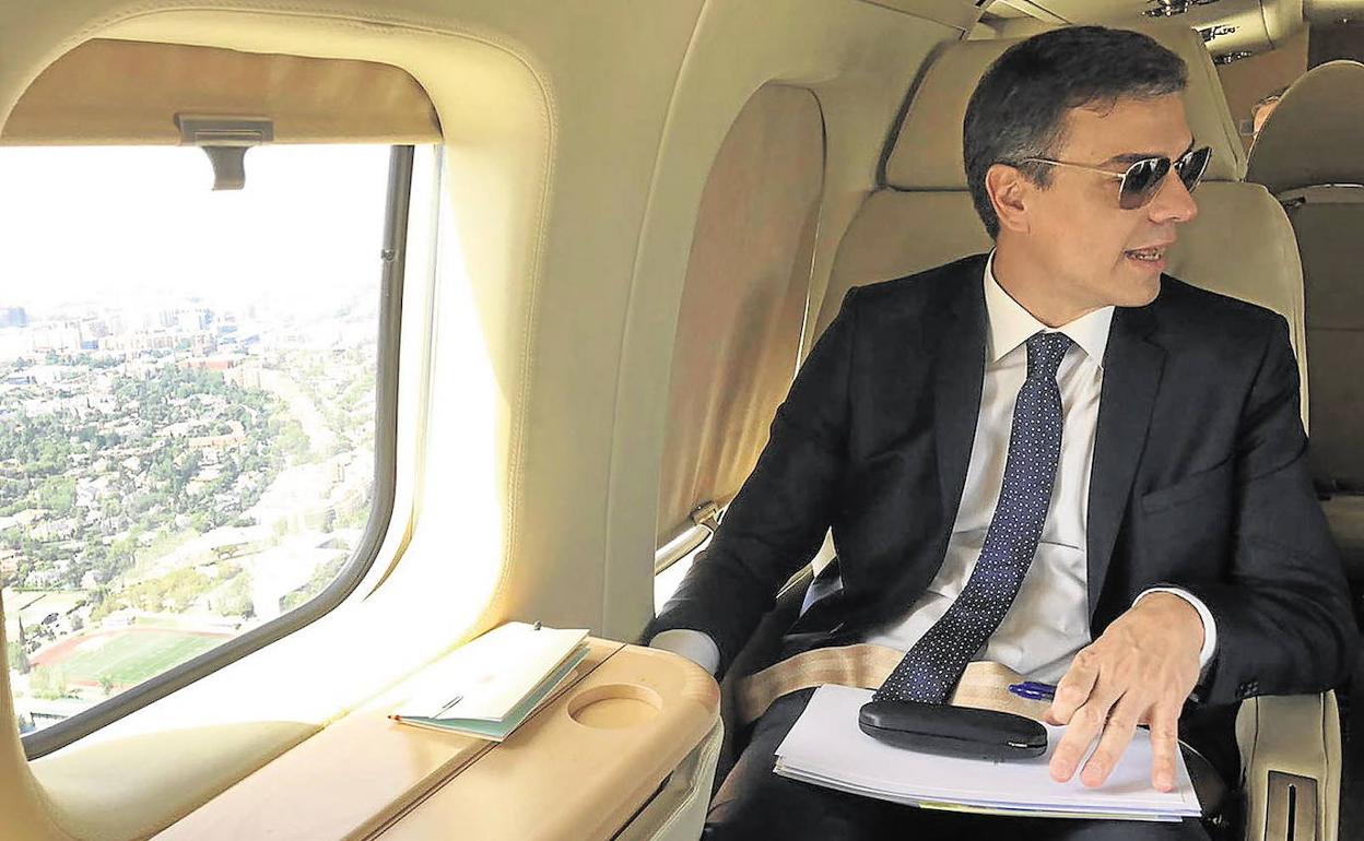 Pedro Sánchez a bordo del Falcon.