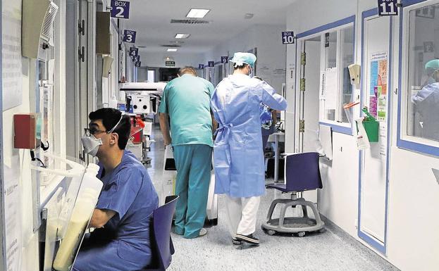 Los tres hospitales de Valladolid todavía ingresan una media de 20 pacientes nuevos de covid al día