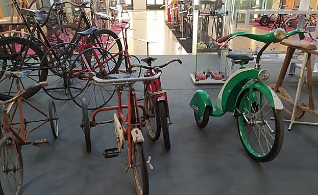 Un viaje en el tiempo a través de bicicletas antiguas. 