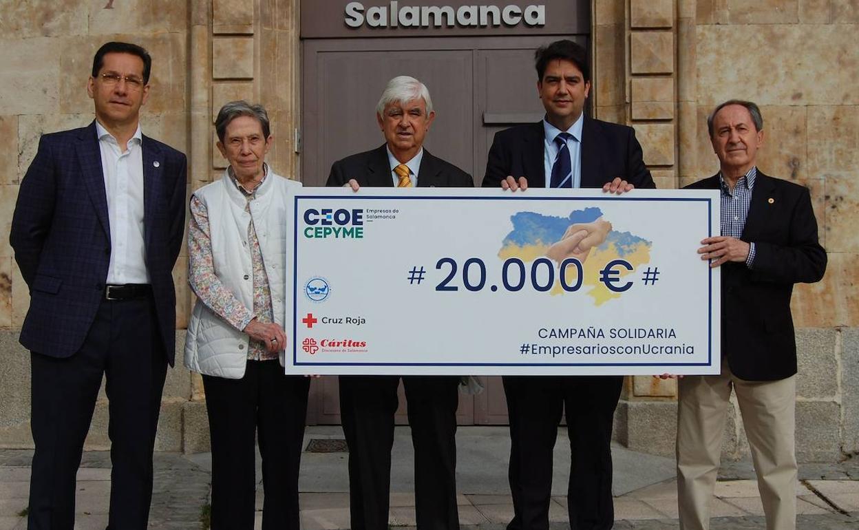 Salamanca entrega 20.000 euros de la campaña #EmpresariosconUcrania a Cáritas, Cruz Roja y al Banco de Alimentos