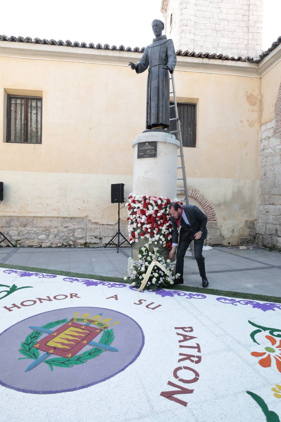 Fotos: Procesión y ofrenda floral a San Pedro Regalado en Valladolid