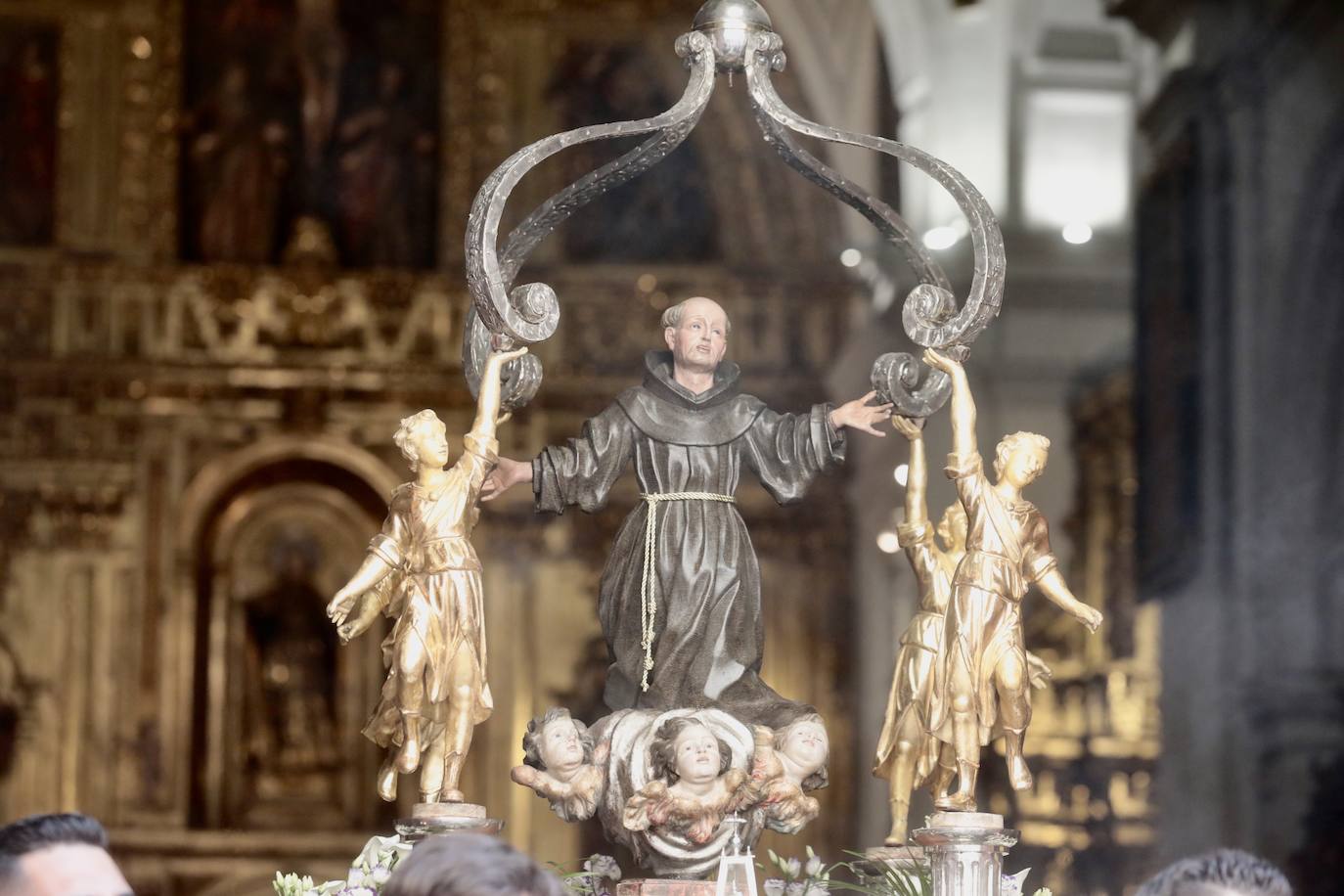 Fotos: Procesión y ofrenda floral a San Pedro Regalado en Valladolid