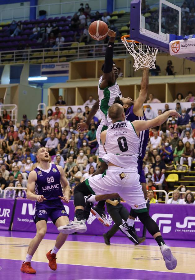 Fotos: Partido entre el Real Valladolid Baloncesto y el Cáceres (92-75)