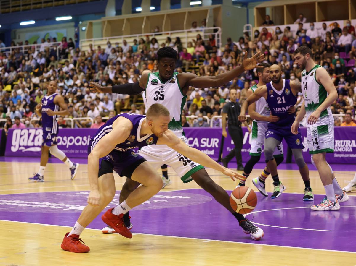 Fotos: Partido entre el Real Valladolid Baloncesto y el Cáceres (92-75)