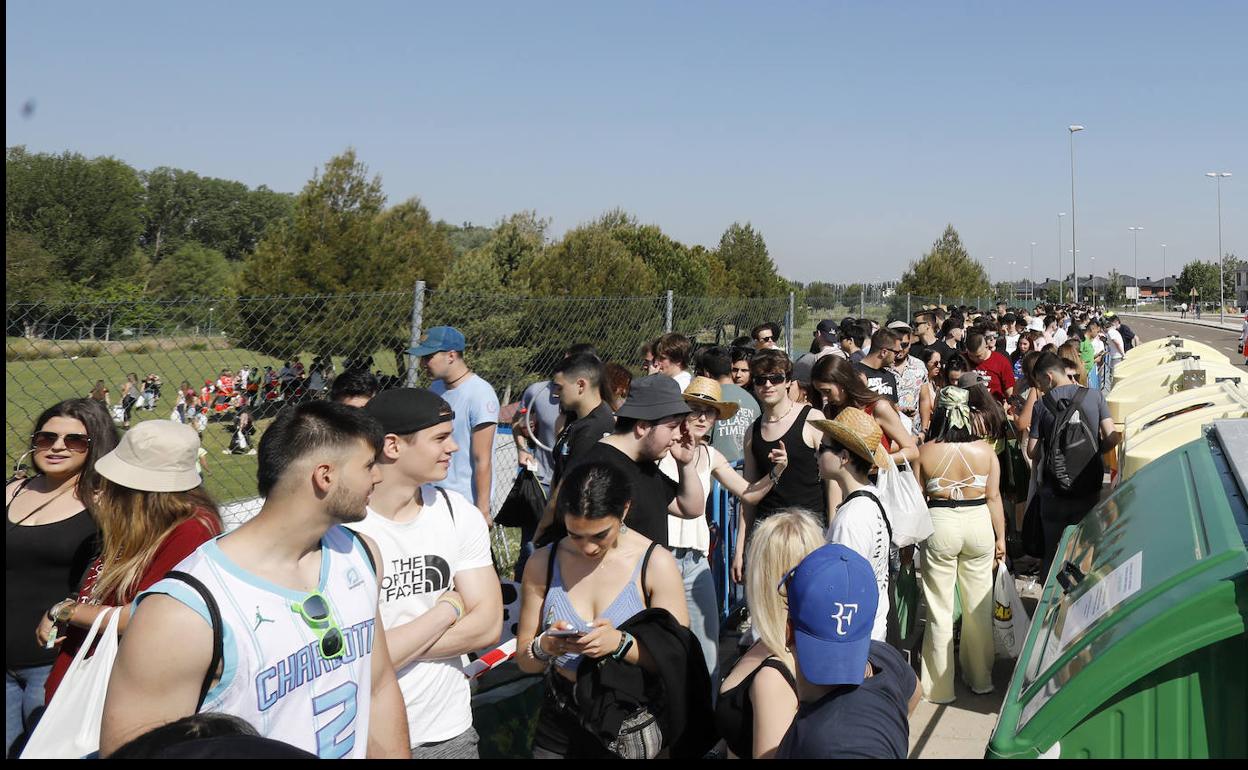 Colas en las inmediaciones del parque Ribera Sur. 