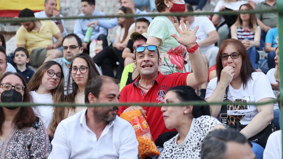 Ambiente en la plaza de toros de Valladolid durante el concurso de cortes