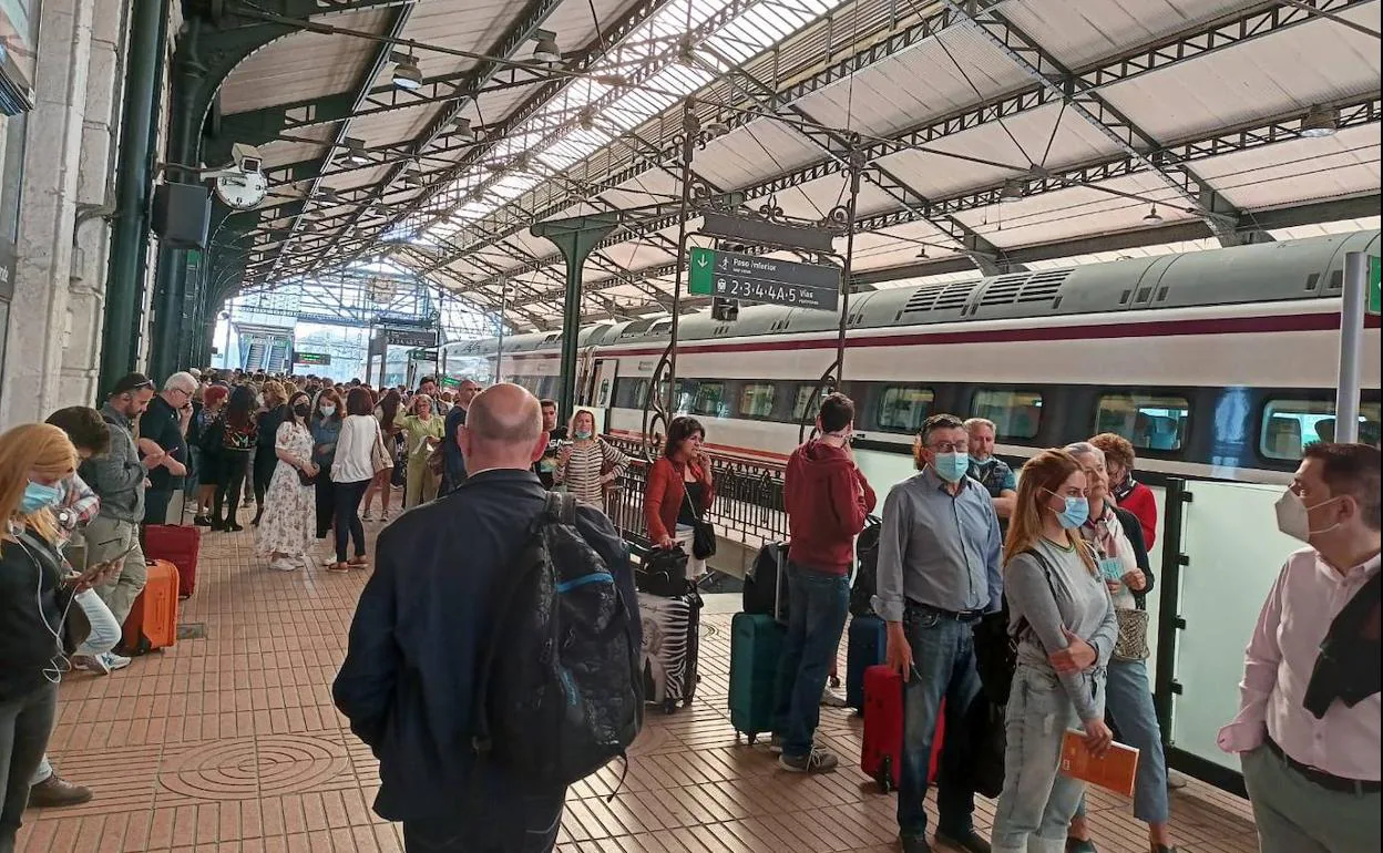 La avería en la línea AVE afecta a 58 trenes, 25 de ellos Avant que unen  Valladolid y Madrid | El Norte de Castilla