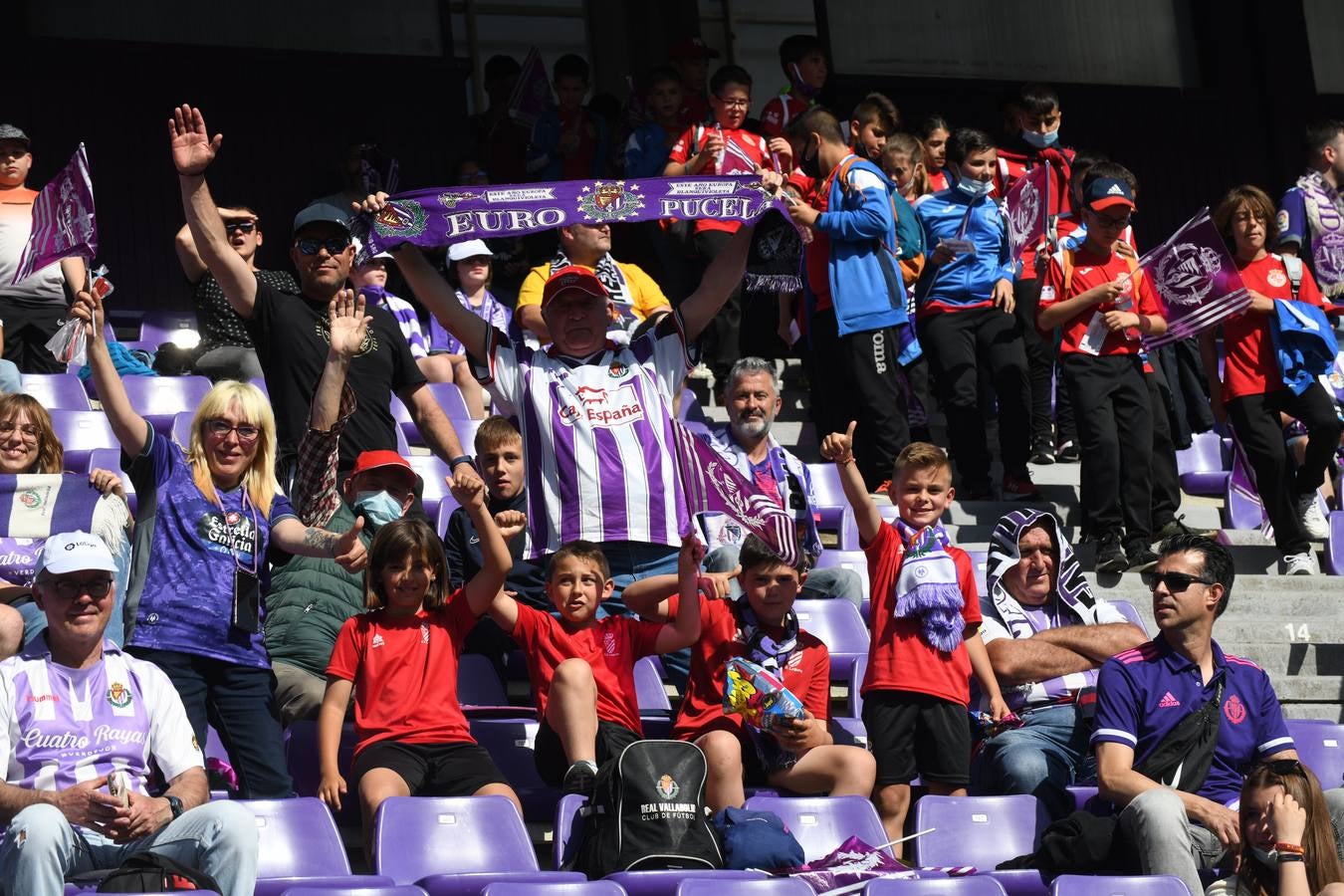 Fotos: Búscate en la grada del Zorrilla (2/6)