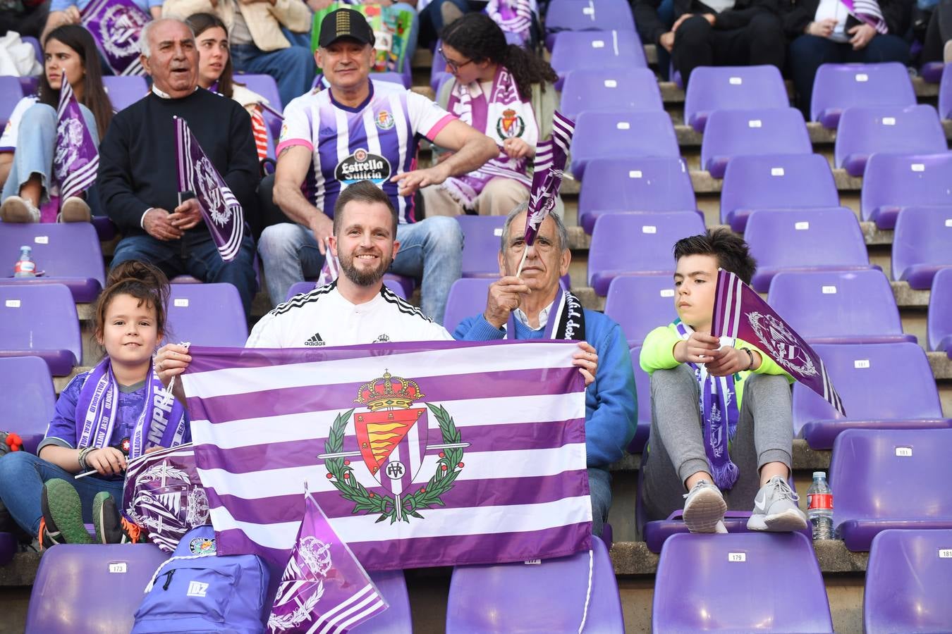 Fotos: Búscate en la grada del Zorrilla (2/6)