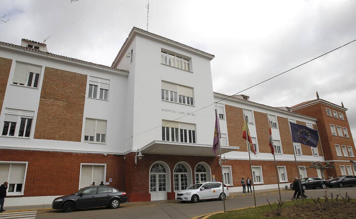 Entrada principal del Hospital San Telmo. 
