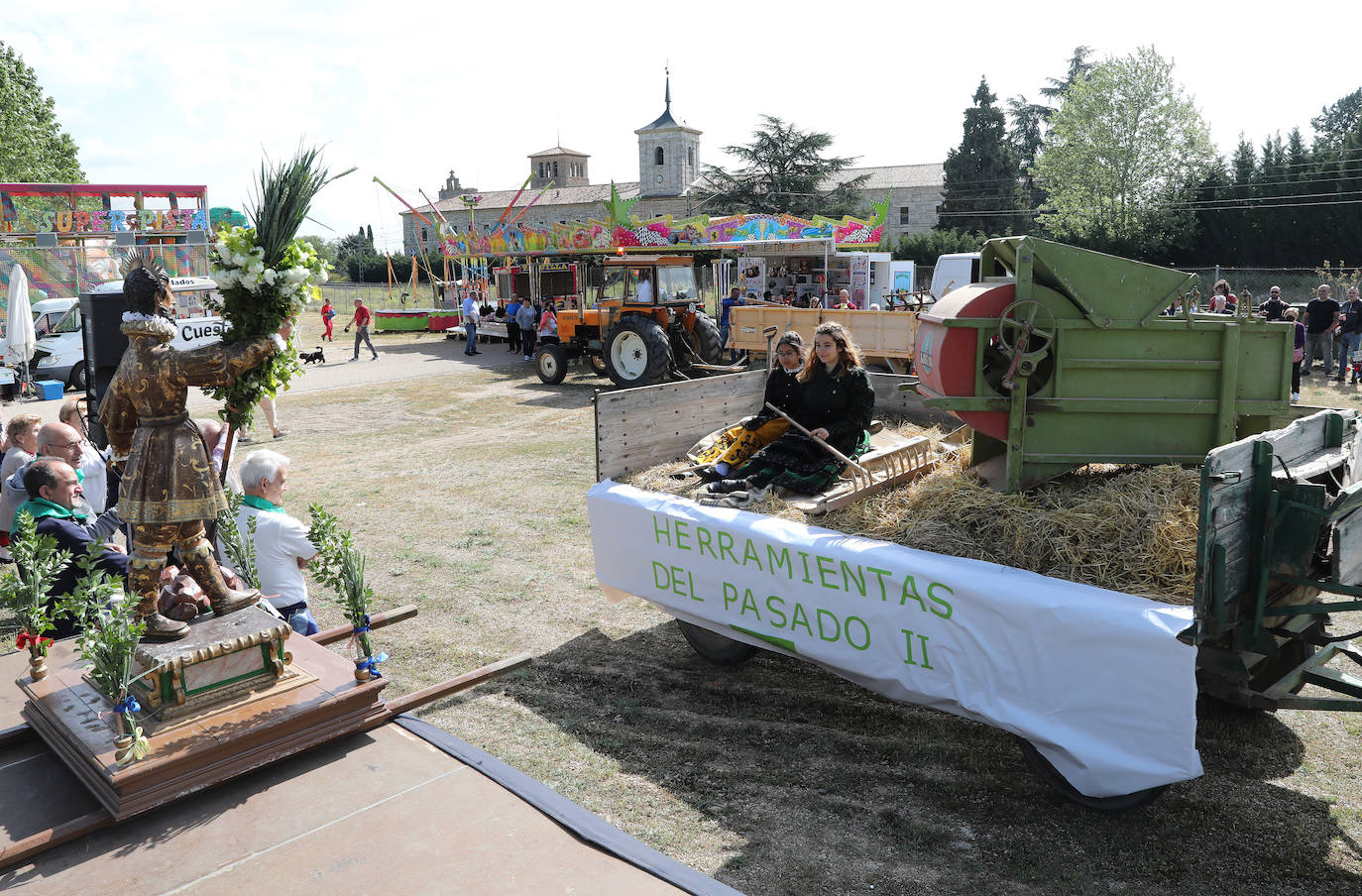 El Santo es trasladado en un sidecar por la autovía hasta el Monasterio de La Trapa.