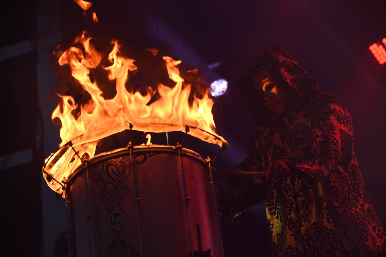 Fotos: El espectáculo de la París de Noia llega a la Plaza Mayor de Valladolid (2/2)