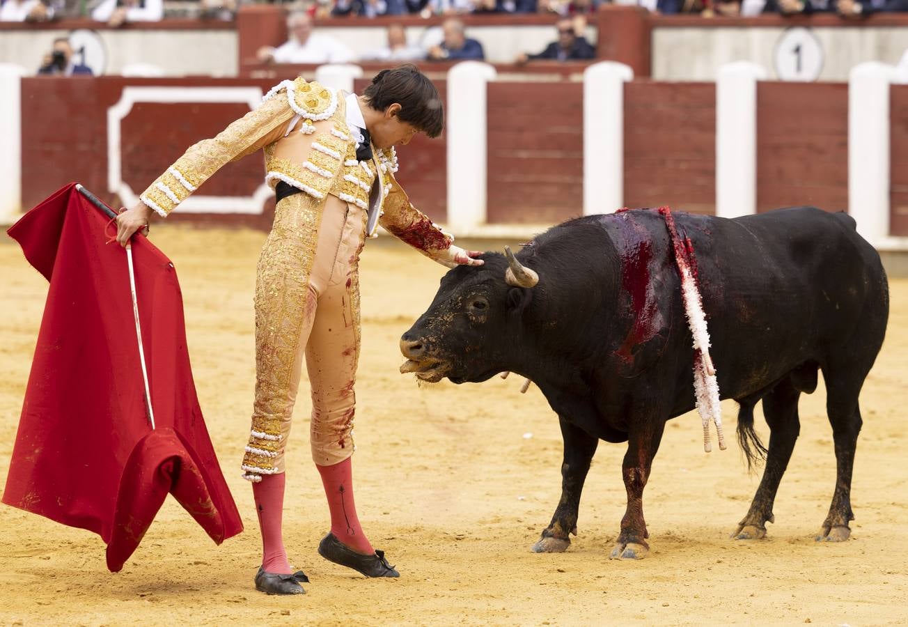 Fotos: Roca Rey y Tomás Rufo abren la puerta grande en Valladolid (1/3)