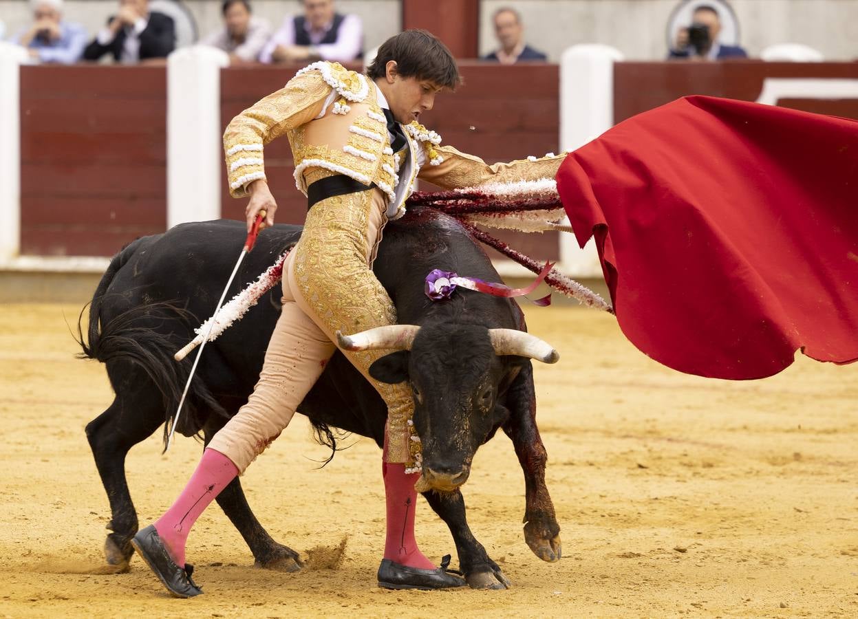 Fotos: Roca Rey y Tomás Rufo abren la puerta grande en Valladolid (3/3)