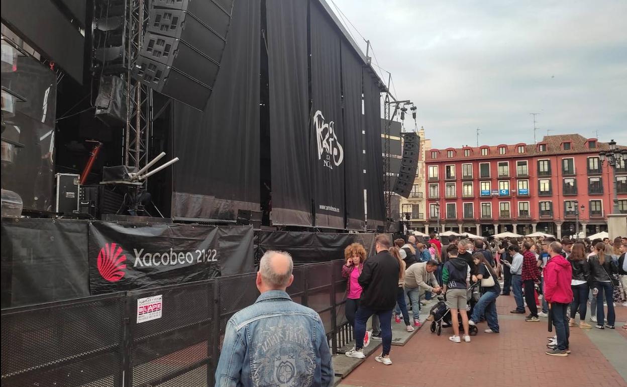 Telón de la orquesta bajado, este domingo en la Plaza Mayor de Valladolid.