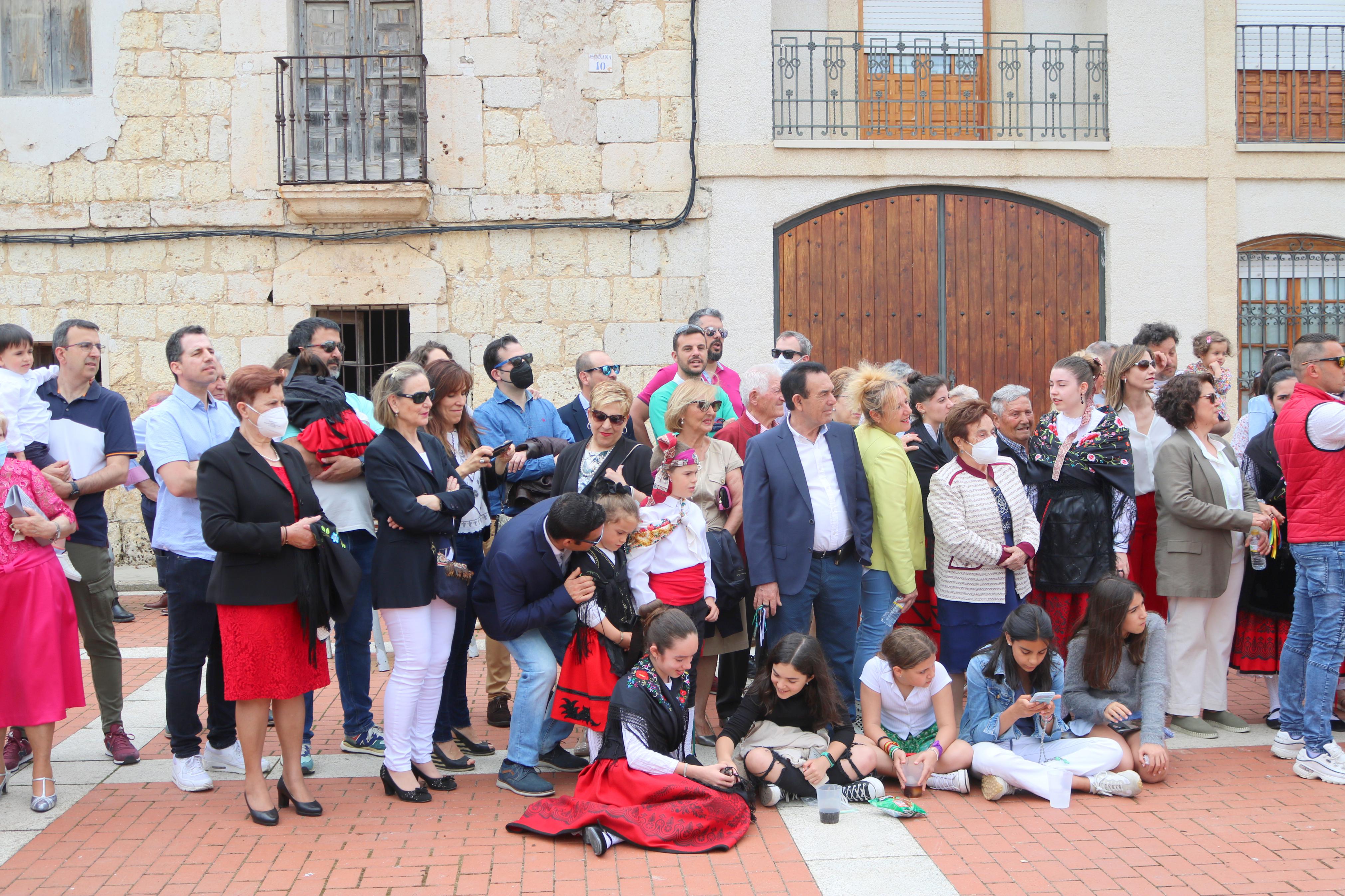 Decenas de danzantes participaron en la fiesta en honor a San Isidro Lavr