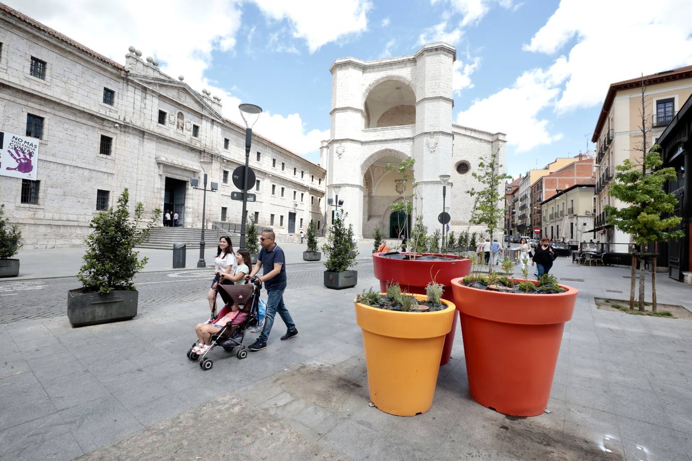 Fotos: Macetas gigantes para crear espacios verdes en el centro de Valladolid