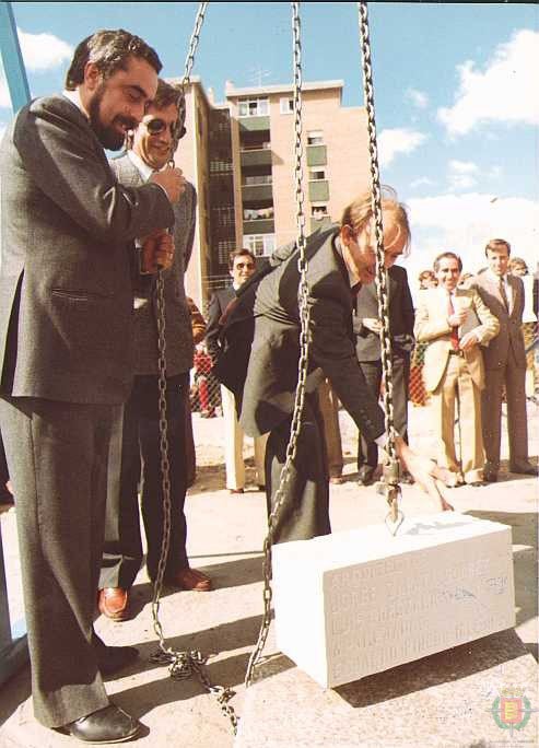 6.10.1984 El alcalde de Valladolid, Tomás Rodríguez Bolaños, como primera autoridad de la ciudad, Justino Burgos, como consejero de Cultura de la Junta de Castilla y León, y Fernando Martín, en calidad de vicepresidente de la Diputación, fueron los encargados de poner la primera piedra del que iba a ser el nuevo Polideportivo Arturo Eyries.