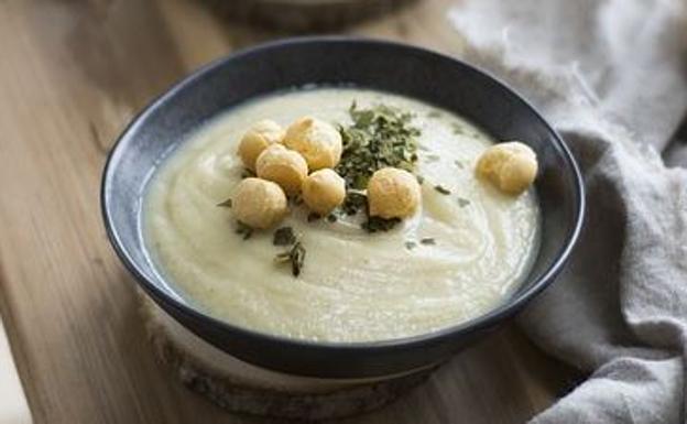 Crema de coliflor con garbanzos