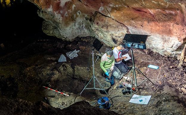 Arqueólogos de la Usal aportan hallazgos sobre la ocupación humana en la cueva de Tito Bustillo hace 18.000 años