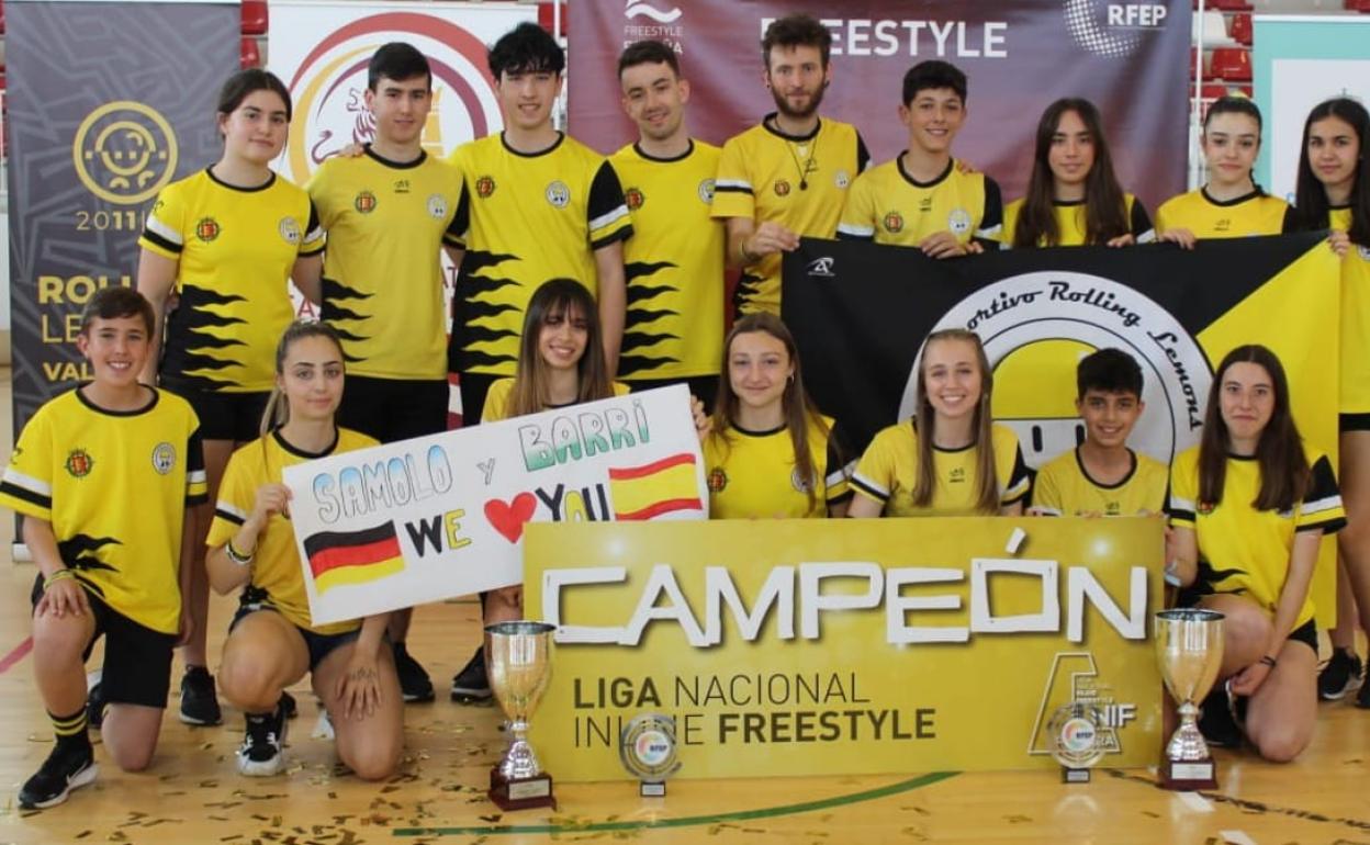 Imagen con todos los integrantes del club, campeones de la Liga Nacional. 