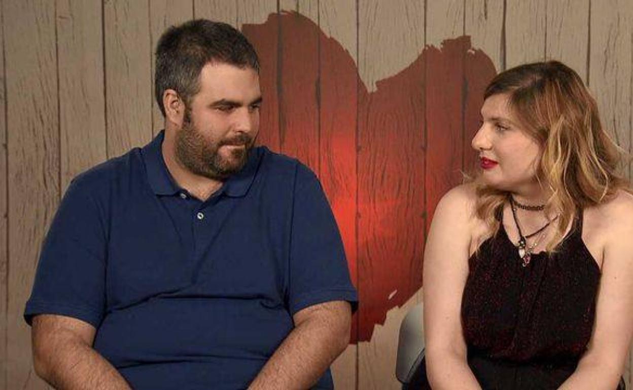 David y Verónica durante su cita. 