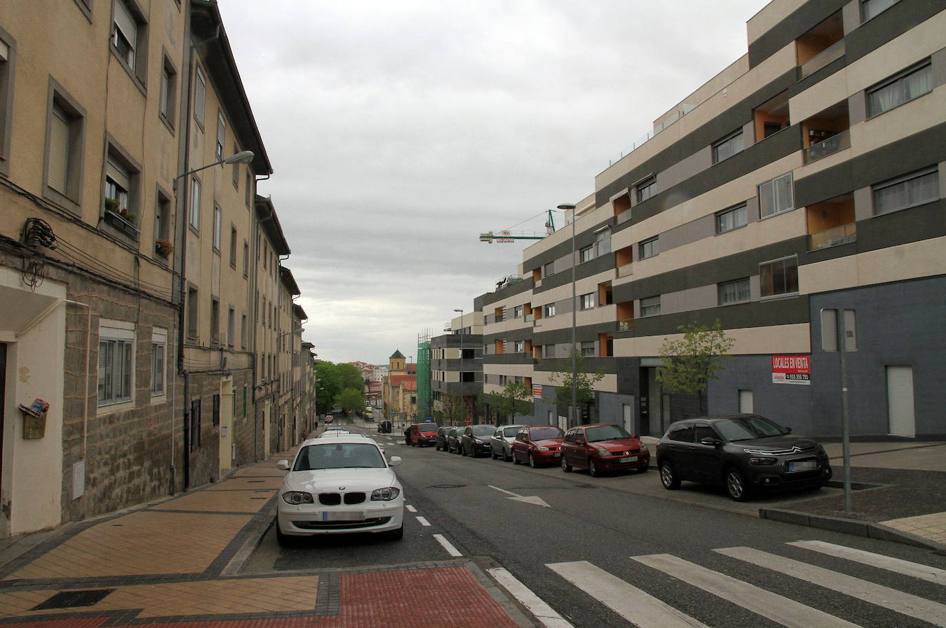 A la izquierda, viviendas del barrio de San José; a la derecha, del nuevo barrio de Comunidad de Ciudad y Tierra.
