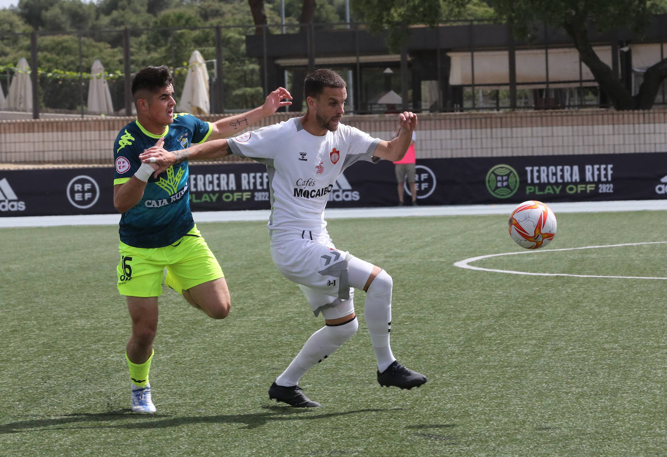 Los jugadores, desolados, al final del encuentro.