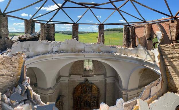 Aspecto del crucero sin la cúpula, que cayó al interior del santuario.