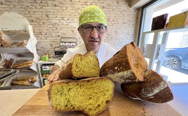 Javier Ramos, de la Tahona Chari, con su propuesta de panes.