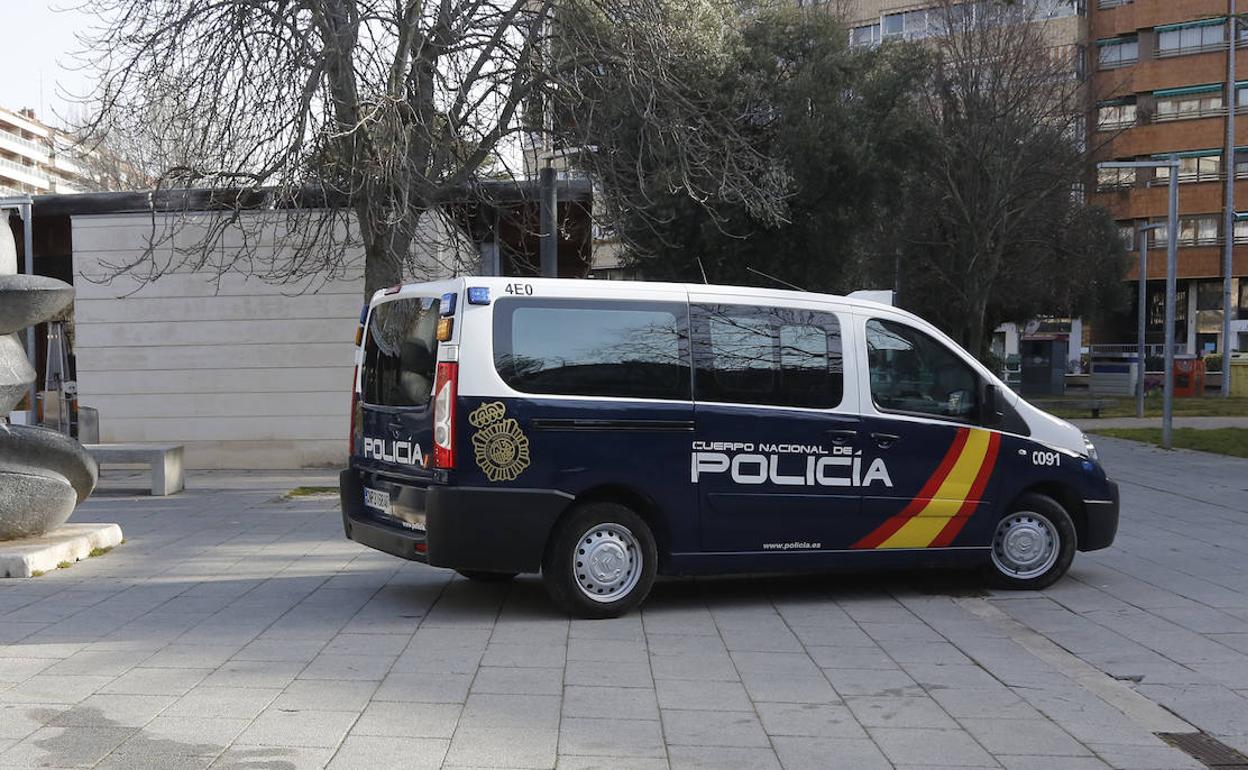 Detenido por instalar una microcámara en la habitación de la hija de su pareja y espiarle