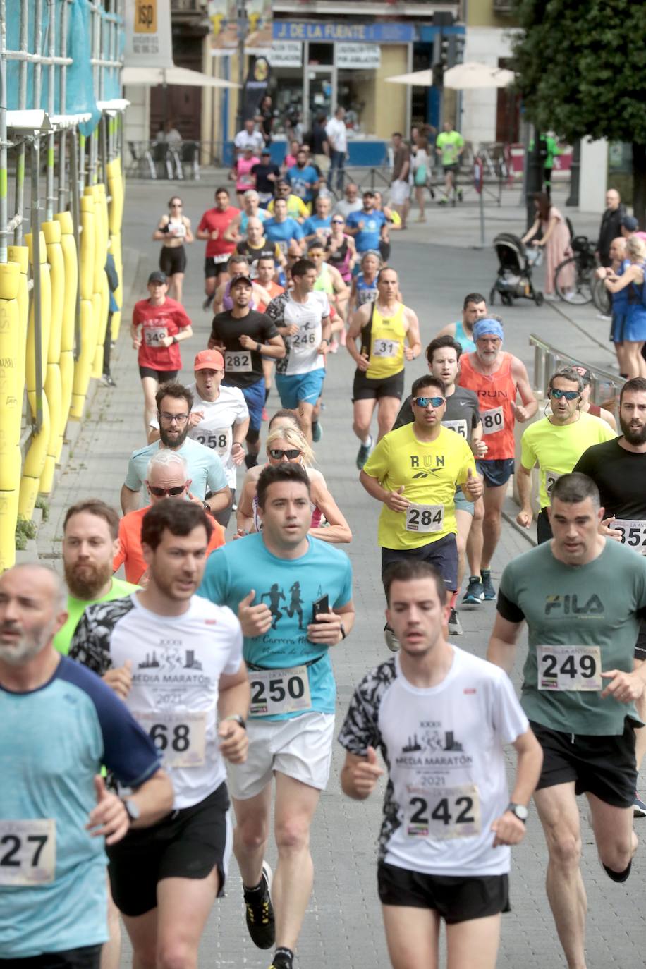 Fotos: La Carrera de La Antigua reúne a medio millar de atletas en Valladolid (1/3)