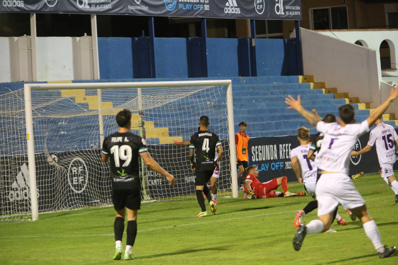 Fotos: Adiós al sueño del &#039;play off&#039; del Palencia Cristo